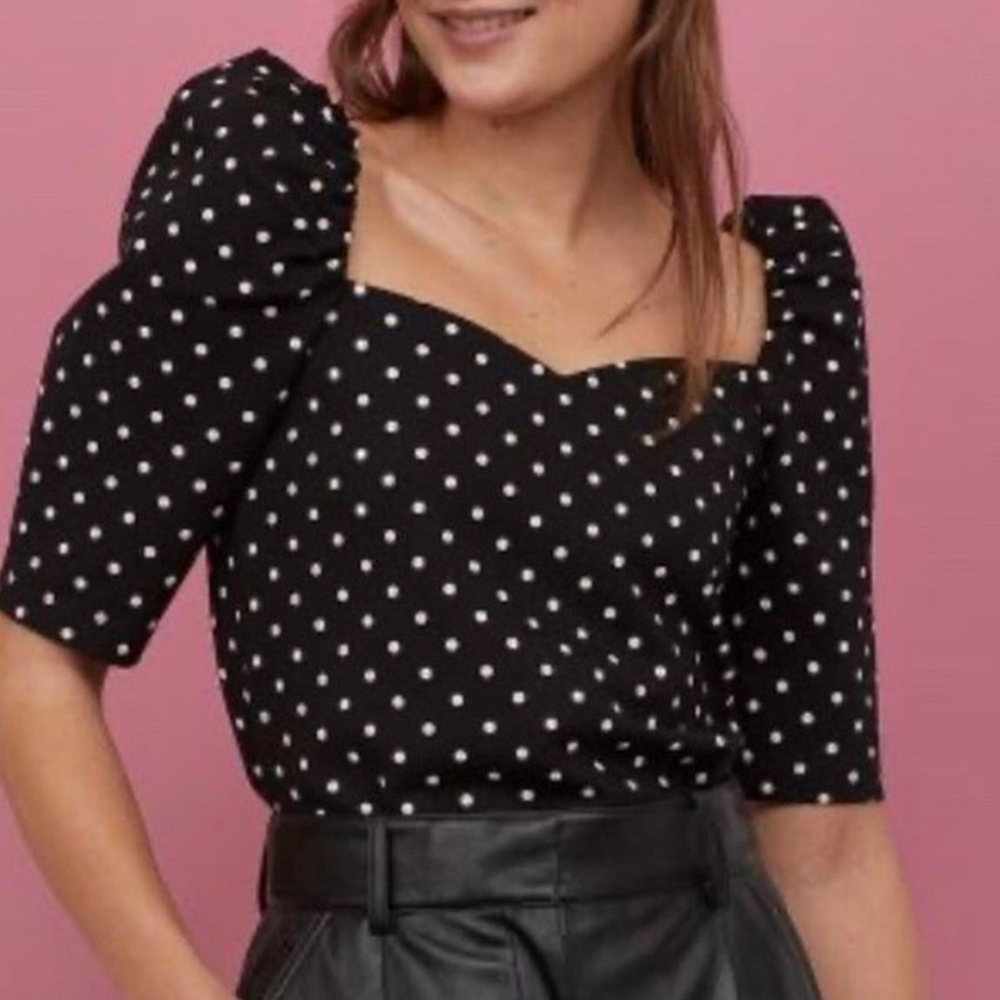 🎀H&M Women Elegant Black and white Polka Dot Top🎀